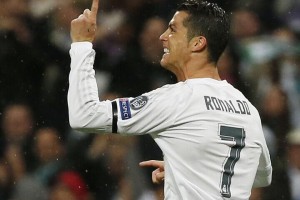  特鲁瓦锋霸头顶脚踢完成帽子戏法  