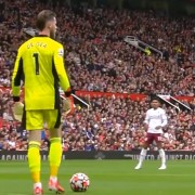  梅斯德比战万人空巷激情四射  